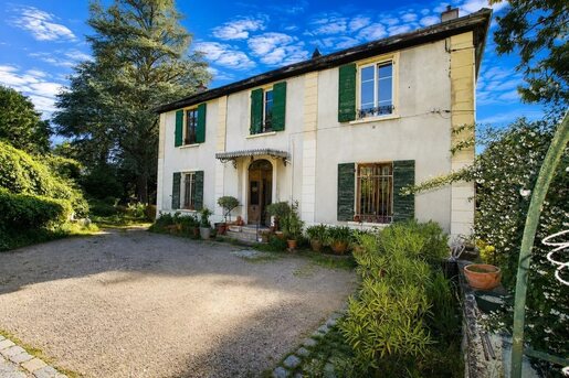 Maison 9 pièces 240 m² · à Ecully · 240 m² · 785 000 €