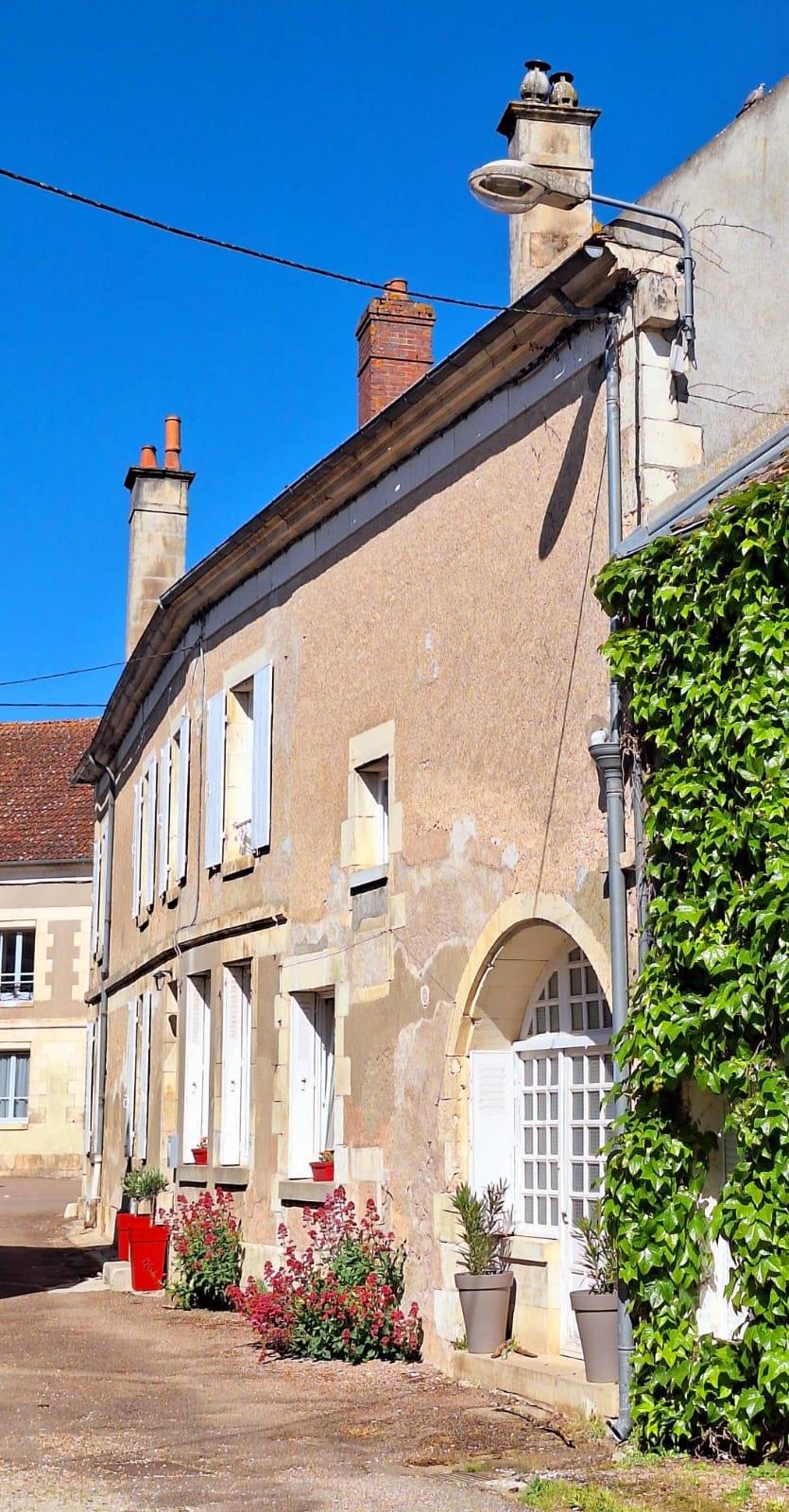 Maison 6 pièces 182 m² · à Étais-la-Sauvin · 182 m² · 120 000 €