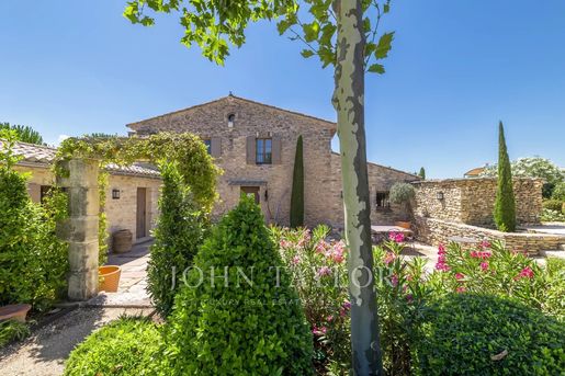 Maison 6 pièces 212 m² · à Gordes · 212 m² · 2 480 000 €