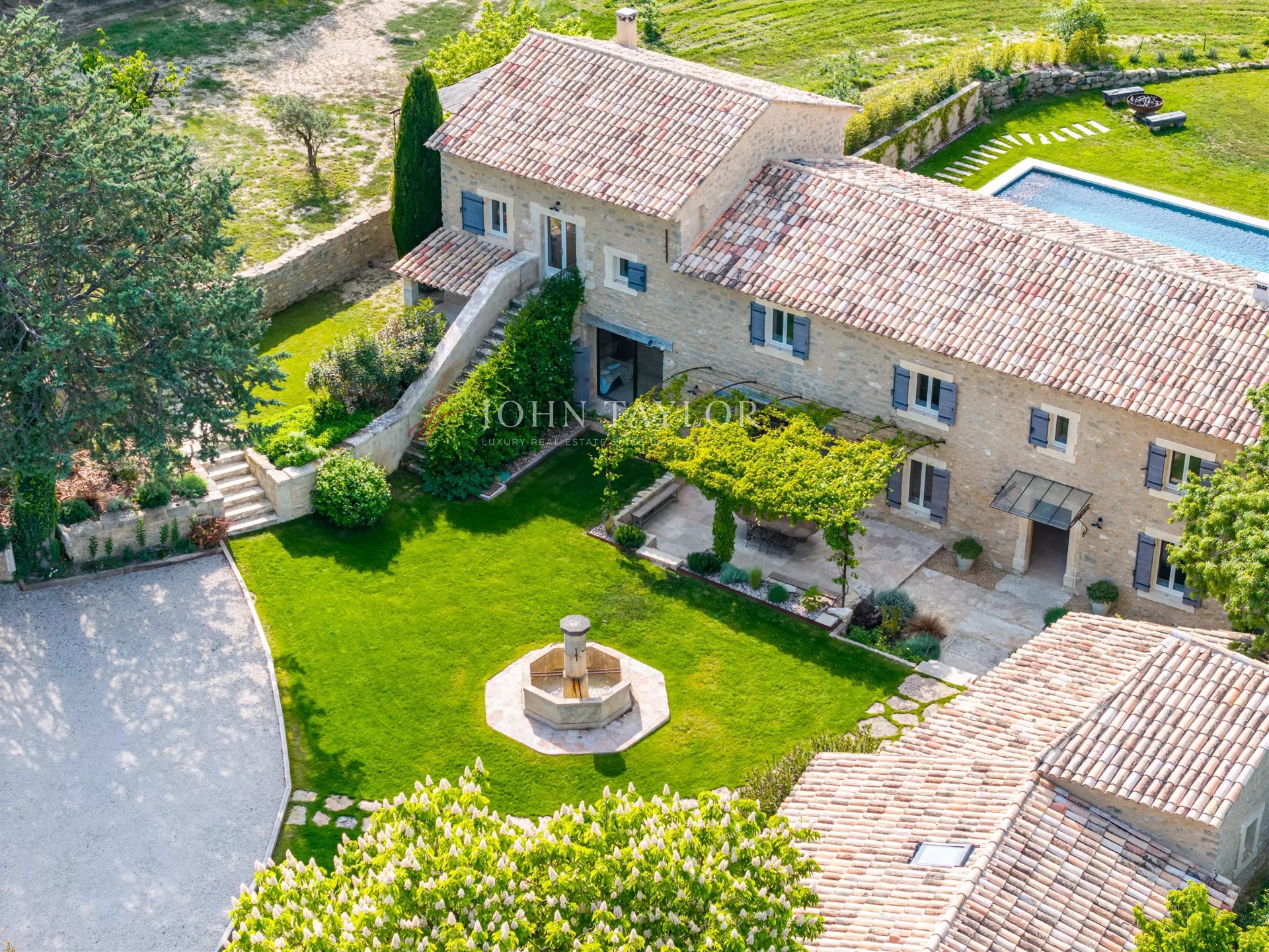 Maison à vendre, 445m², Oppède