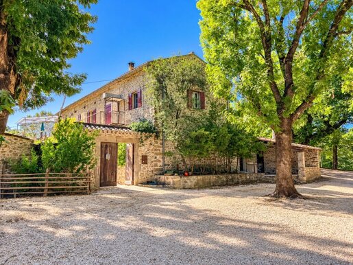 Maison 11 pièces 275 m² · à Saint-Ambroix · 275 m² · 690 000 €