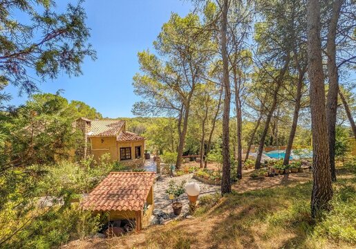 Appartement 7 pièces 140 m² · à Goudargues · 140 m² · 389 000 €
