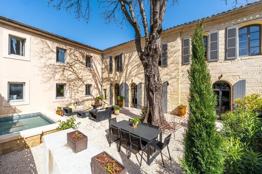 Maison 10 pièces 281 m² · à Uzès · 281 m² · 1 495 000 €