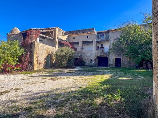 Maison 12 pièces 400 m² · à Goudargues · 400 m² · 279 000 €