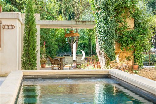 9 pièces 355 m² · à Uzès · 355 m² · 1 390 000 €