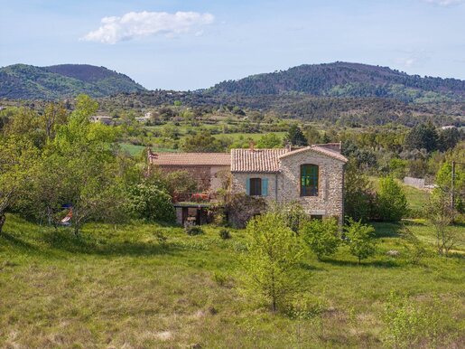 Maison 7 pièces 230 m² · à Barjac · 230 m² · 589 000 €