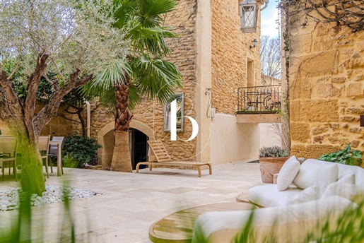 Maison 12 pièces 380 m² · à Uzès · 380 m² · 1 395 000 €