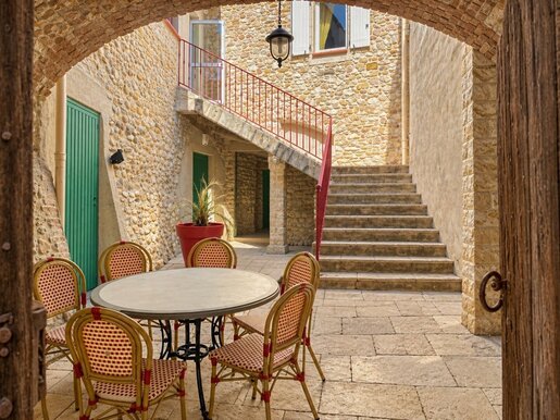 Maison 7 pièces 315 m² · à Barjac · 315 m² · 275 000 €