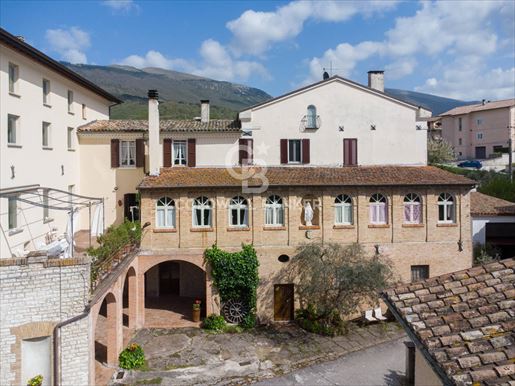 Gualdo Tadino (Perugia) photo 3