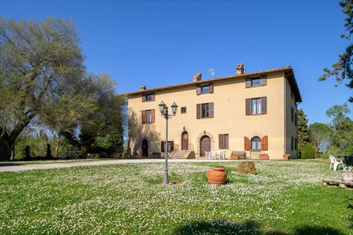 Gubbio (Perugia) photo 3