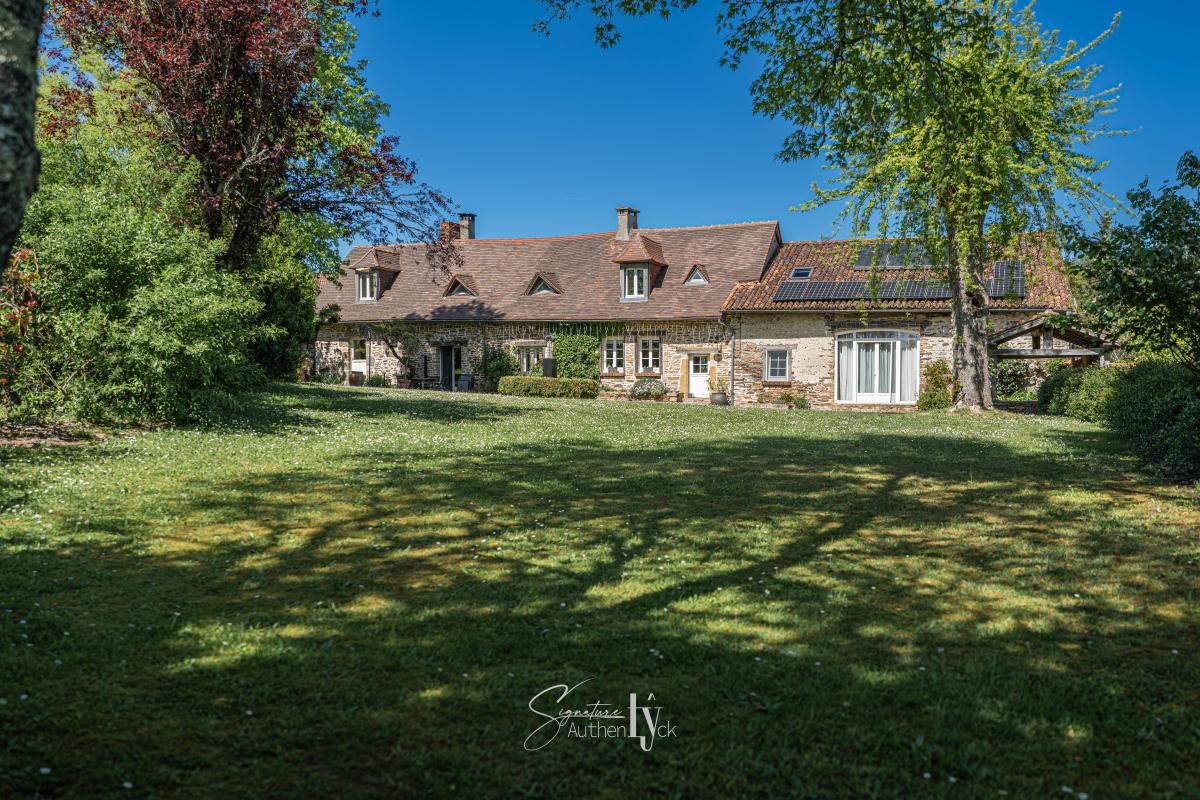 Maison à vendre, 232m², Saint-Saud-Lacoussière