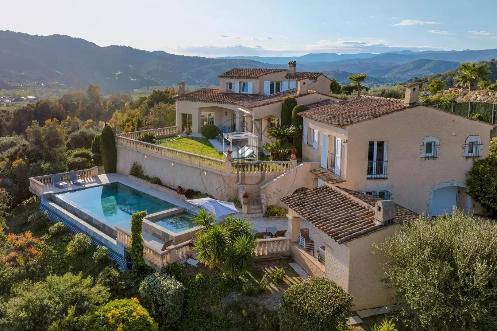 Maison à vendre, 350m², La Roquette-sur-Siagne