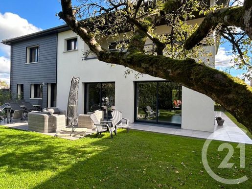 Maison 6 pièces 252 m² · à Neufchâtel-Hardelot · 252 m² · 634 400 €