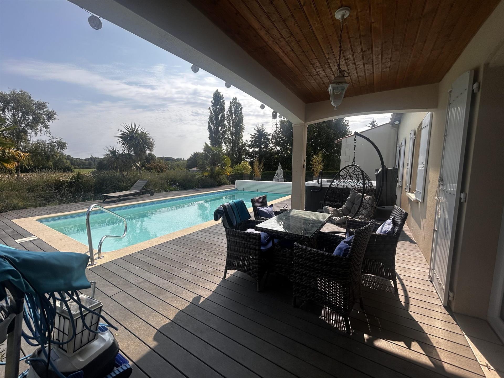 Maison à vendre, 173m², Saintes