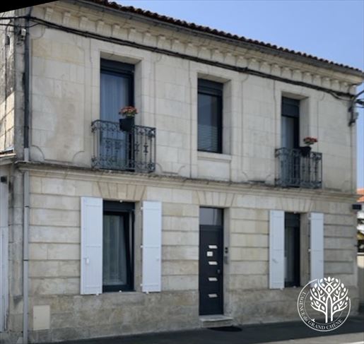 Maison 6 pièces 160 m² · à Saintes · 160 m² · 441 000 €