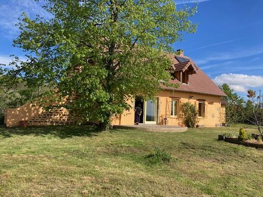 Maison 4 pièces 172 m² · à Saint-Eugène · 172 m² · 350 000 €