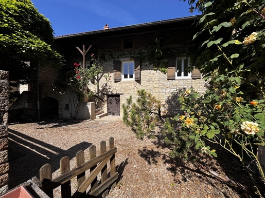 Maison 5 pièces 124 m² · à Cruzille · 124 m² · 188 000 €