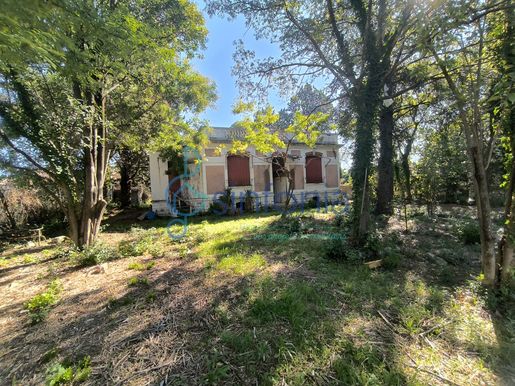 Maison 6 pièces 153 m² · à Saint-Geniès-de-Malgoirès · 153 m² · 235 000 €