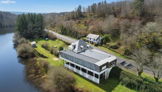 Maison 15 pièces 414 m² · à Pleaux · 414 m² · 247 000 €