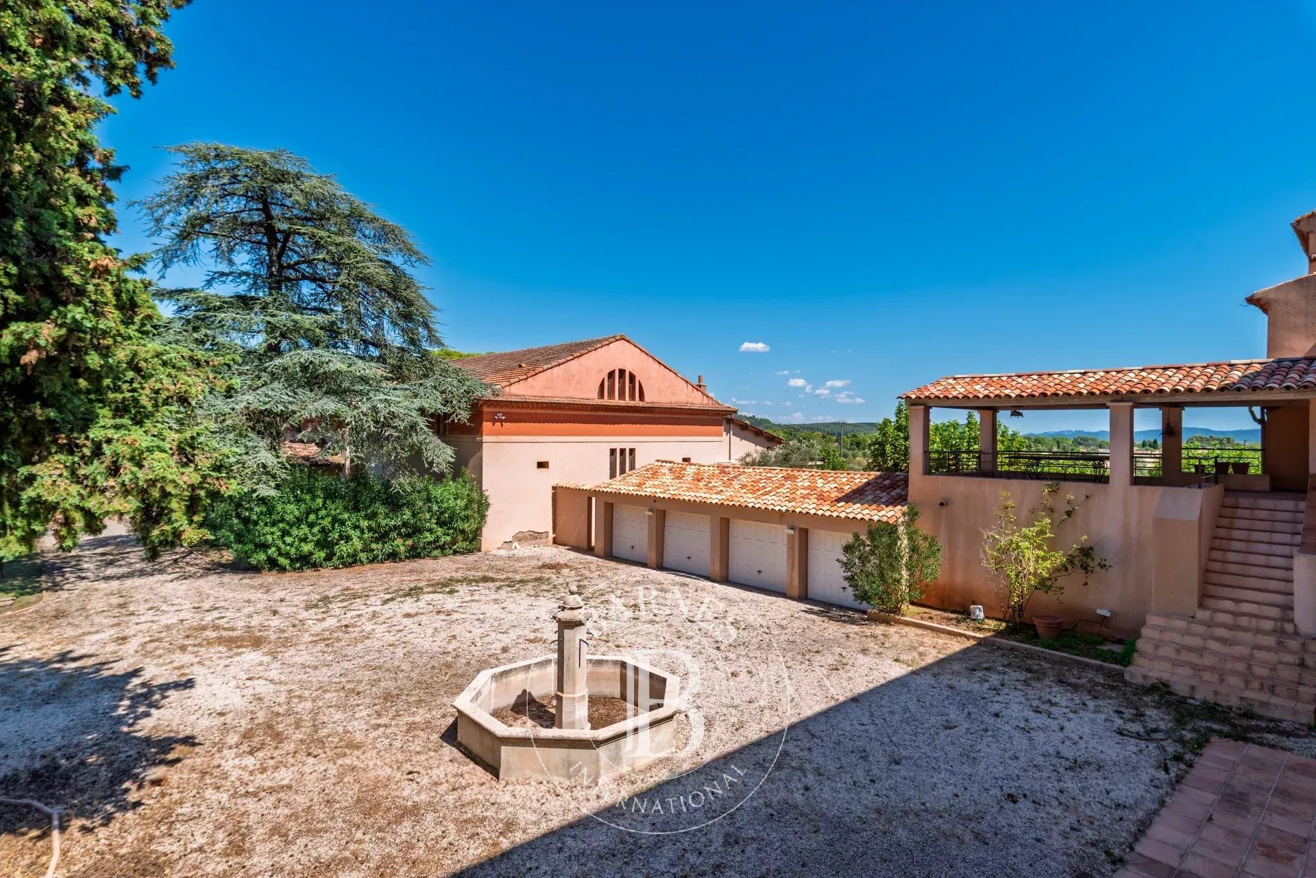 Maison à vendre, 1632m², Le Luc