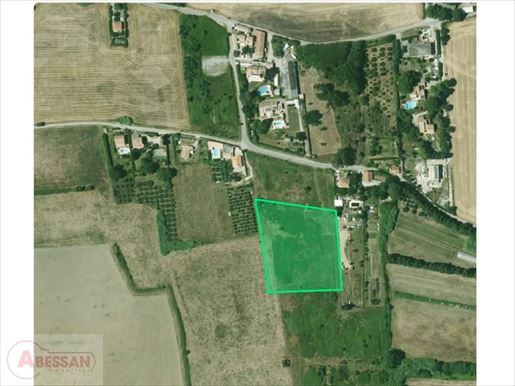 Terrain 9775 m² · à Nîmes · 9 775 m² · 170 800 €