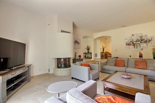 Maison 7 pièces 210 m² · à L'Isle-sur-la-Sorgue · 210 m² · 775 000 €