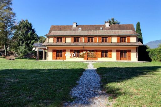 Maison 11 pièces 310 m² · à Chambéry · 310 m² · 1 890 000 €