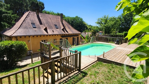 Maison 10 pièces 264 m² · à Sarlat-la-Canéda · 264 m² · 450 000 €