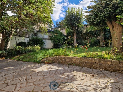 Maison 10 pièces 268 m² · à Orléans · 268 m² · 695 000 €