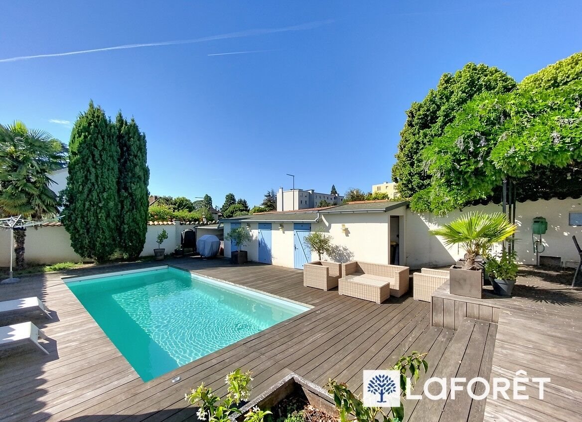 Maison à louer, 224m², Champagne-au-Mont-d'Or