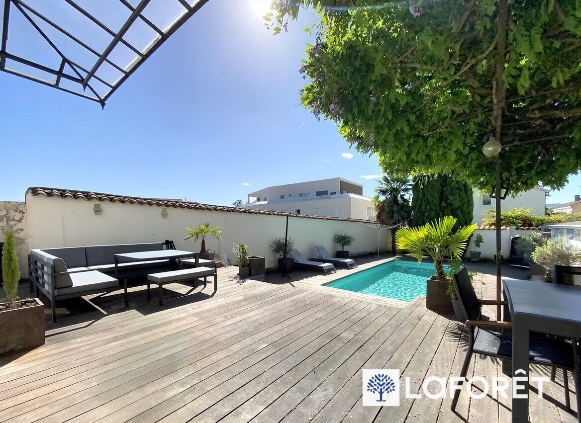 Maison à louer, 224m², Champagne-au-Mont-d'Or