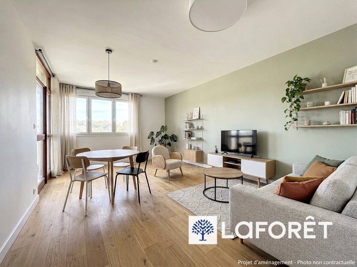 Lyon 9th, Rue de Saint-Cyr T4 bright with open view, 3 bedrooms, metro and shops within...