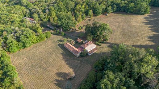 Maison 8 pièces 186 m² · à Villefranche-du-Périgord · 186 m² · 235 000 €