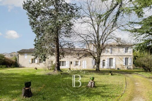 10 pièces 500 m² · à Arveyres · 500 m² · 525 000 €