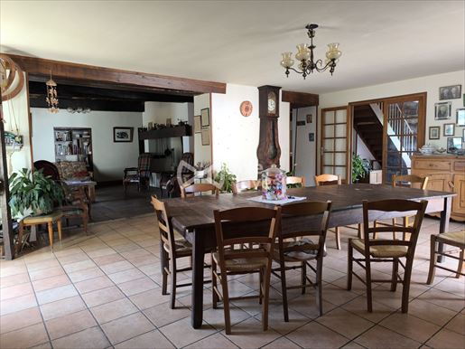 Maison 11 pièces 273 m² · à Lavit · 273 m² · 339 000 €