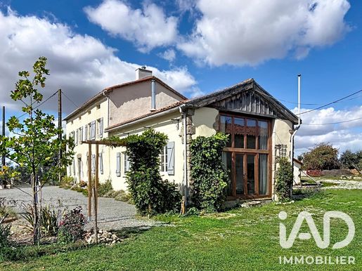 Maison 8 pièces 218 m² · à Moncoutant-sur-Sèvre · 218 m² · 374 000 €
