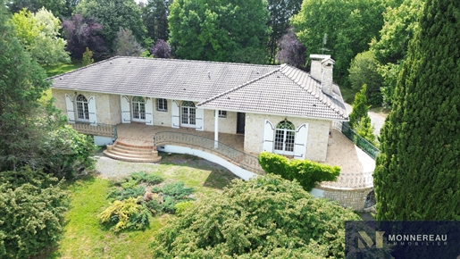 Maison 11 pièces 322 m² · à Roullet-Saint-Estèphe · 322 m² · 319 000 €