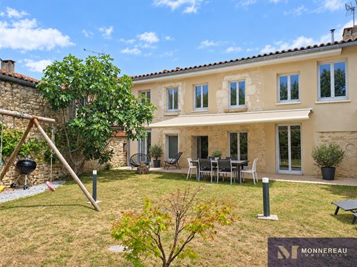 Maison 5 pièces 143 m² · à La Rochefoucauld-en-Angoumois · 143 m² · 293 000 €