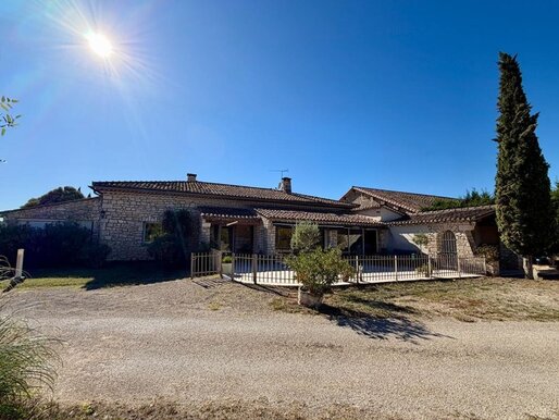 Maison 11 pièces 460 m² · à Barjac · 460 m² · 1 590 000 €