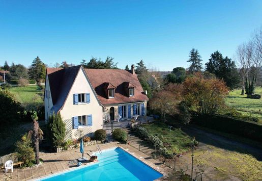 Maison 7 pièces 217 m² · à Mussidan · 217 m² · 333 000 €