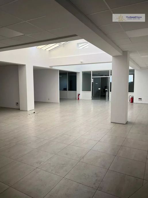 Local commercial 550 m² · à Marseille 13ème · 550 m² · 495 000 €