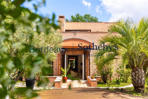 Maison 7 pièces 300 m² · à Mérignac · 300 m² · 1 260 000 €