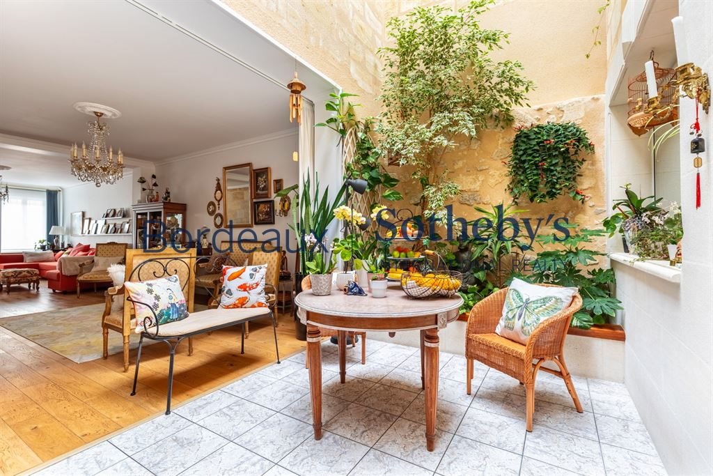 Bordeaux Public Garden Stone Townhouse Patio 250 Sqm Garage Elevator – pohled 3