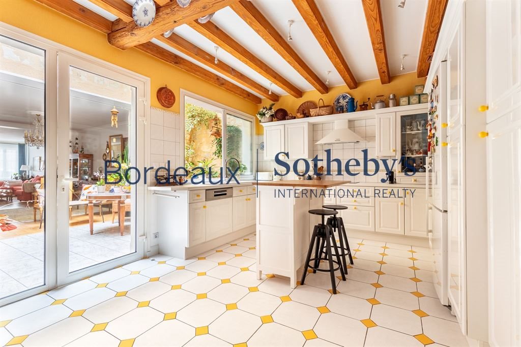Bordeaux Public Garden Stone Townhouse Patio 250 Sqm Garage Elevator – pohled 4