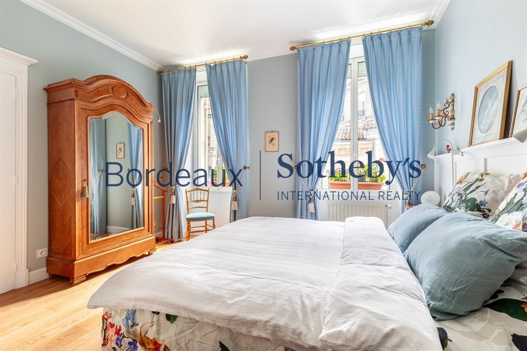 Bordeaux Public Garden Stone Townhouse Patio 250 Sqm Garage Elevator – pohled 5