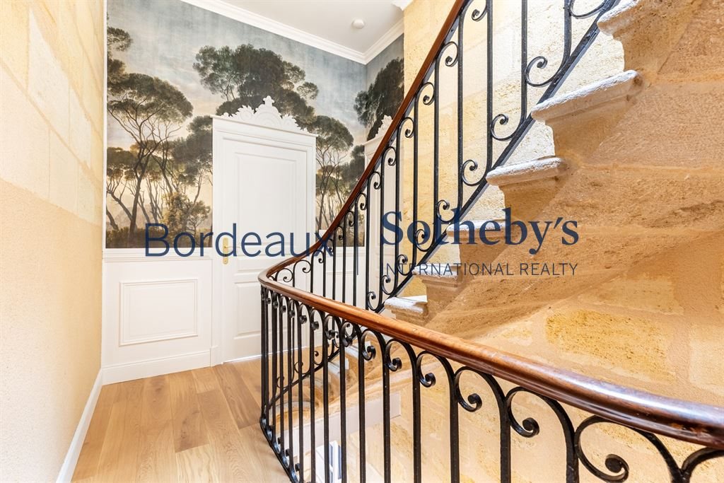 Bordeaux Public Garden Stone Townhouse Patio 250 Sqm Garage Elevator – další