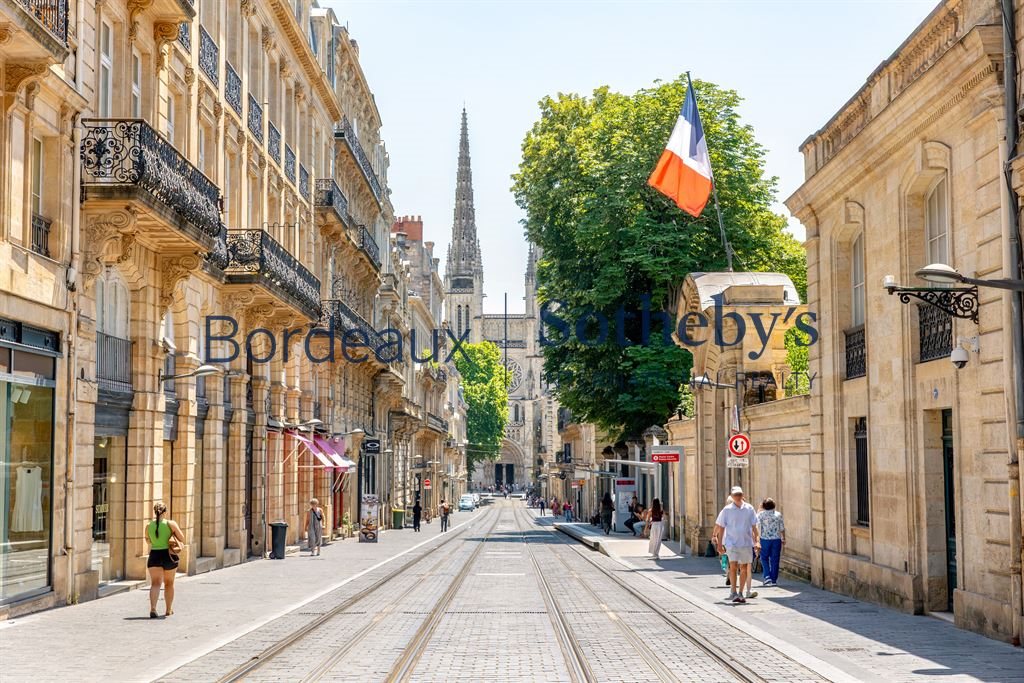 Bordeaux City Center Elegant Town Furnished Apartment With Balconies & Elevator