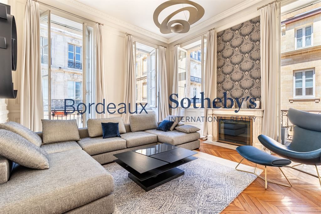 Bordeaux City Center Elegant Town Furnished Apartment With Balconies & Elevator - Vue 3