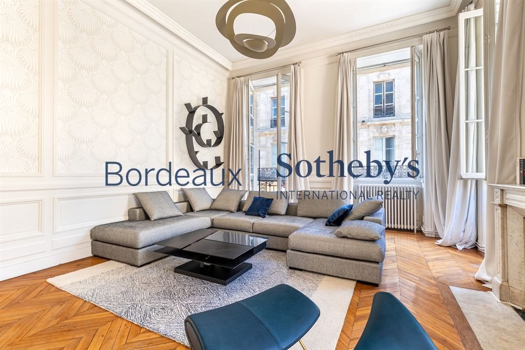 Bordeaux City Center Elegant Town Furnished Apartment With Balconies & Elevator - Vue 4