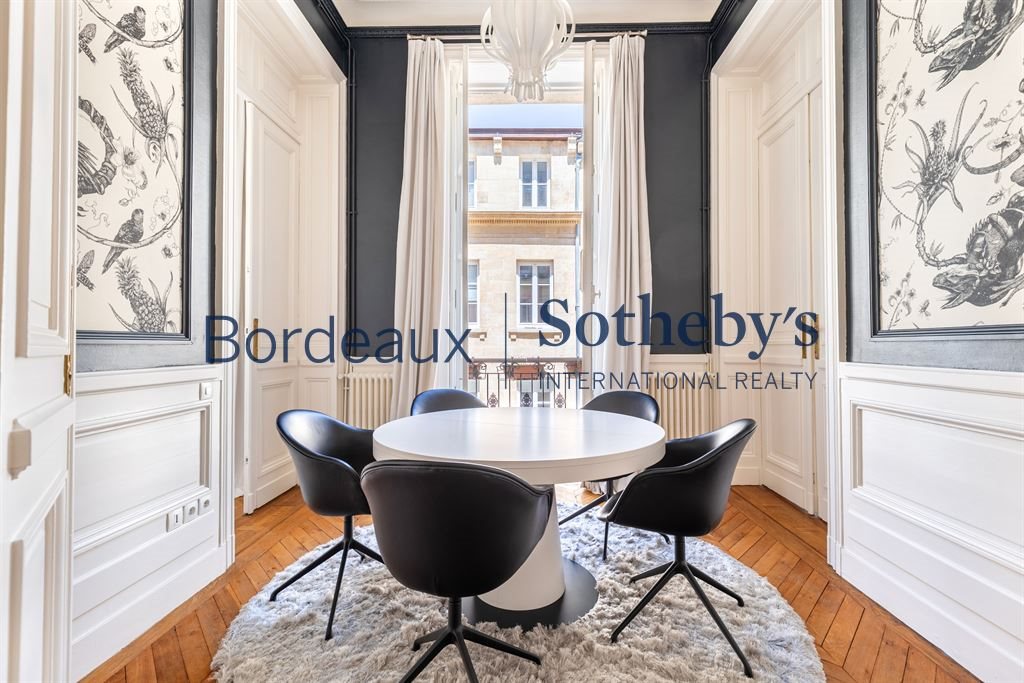 Bordeaux City Center Elegant Town Furnished Apartment With Balconies & Elevator - Vue 5
